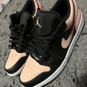 Air Jordan low 1s